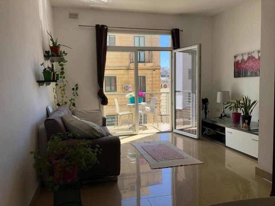 Well Located 2 Bedroom Flat In St.Julians Saint Julian's Luaran gambar