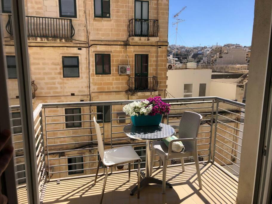 Well Located 2 Bedroom Flat In St.Julians Saint Julian's Luaran gambar
